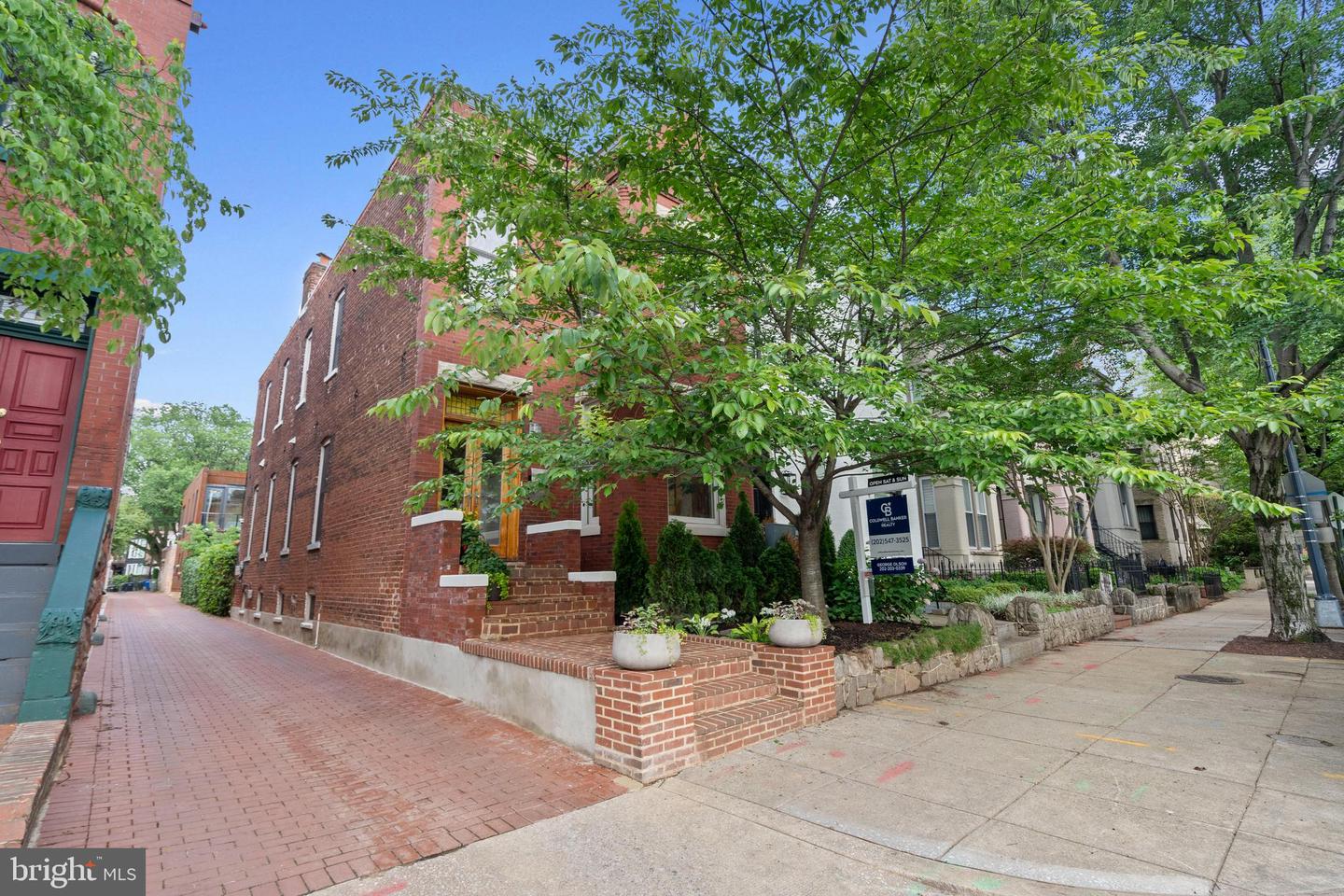 135 13TH ST NE, WASHINGTON, District Of Columbia 20002, 6 Bedrooms Bedrooms, ,5 BathroomsBathrooms,Residential,For sale,135 13TH ST NE,DCDC2202448 MLS # DCDC2202448
