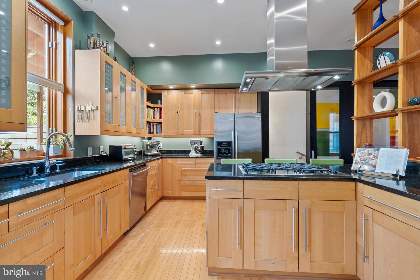 135 13TH ST NE, WASHINGTON, District Of Columbia 20002, 6 Bedrooms Bedrooms, ,5 BathroomsBathrooms,Residential,For sale,135 13TH ST NE,DCDC2202448 MLS # DCDC2202448