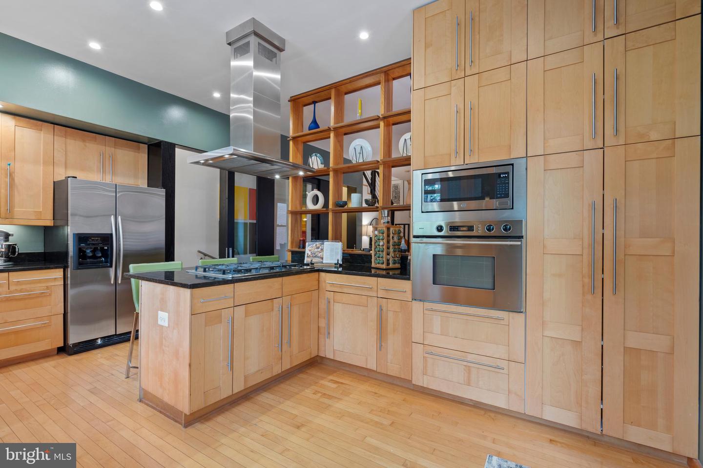 135 13TH ST NE, WASHINGTON, District Of Columbia 20002, 6 Bedrooms Bedrooms, ,5 BathroomsBathrooms,Residential,For sale,135 13TH ST NE,DCDC2202448 MLS # DCDC2202448