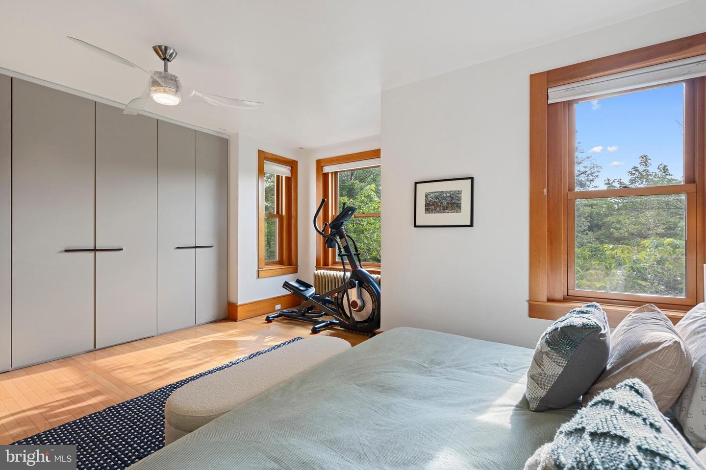 135 13TH ST NE, WASHINGTON, District Of Columbia 20002, 6 Bedrooms Bedrooms, ,5 BathroomsBathrooms,Residential,For sale,135 13TH ST NE,DCDC2202448 MLS # DCDC2202448