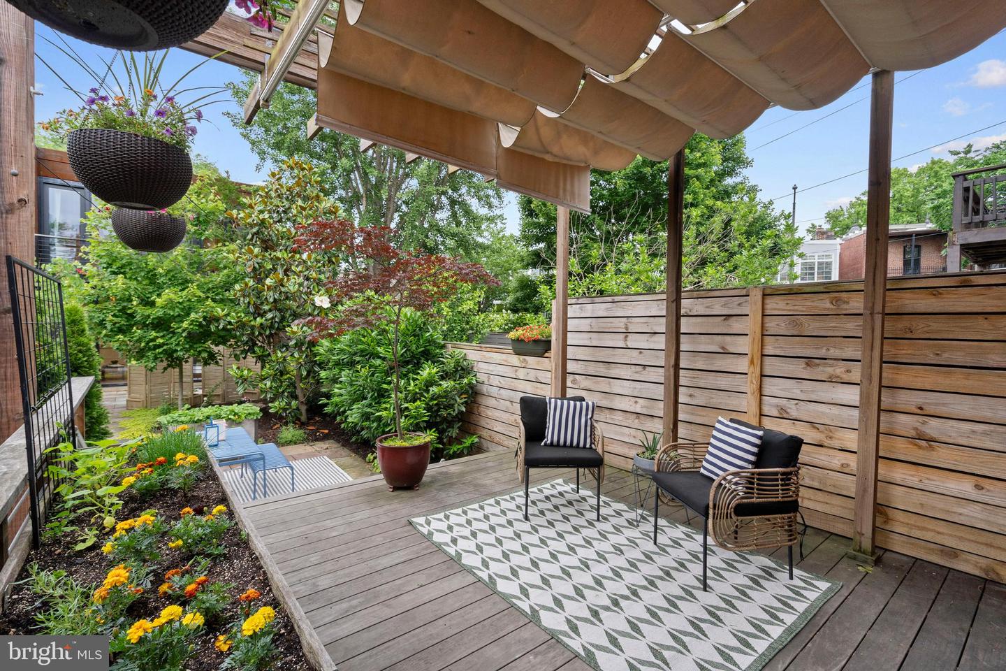 135 13TH ST NE, WASHINGTON, District Of Columbia 20002, 6 Bedrooms Bedrooms, ,5 BathroomsBathrooms,Residential,For sale,135 13TH ST NE,DCDC2202448 MLS # DCDC2202448