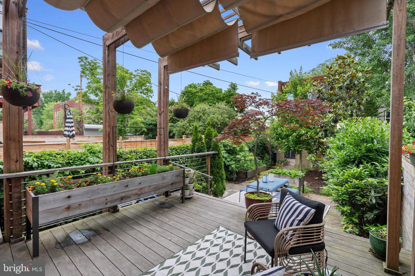 135 13TH ST NE, WASHINGTON, District Of Columbia 20002, 6 Bedrooms Bedrooms, ,5 BathroomsBathrooms,Residential,For sale,135 13TH ST NE,DCDC2202448 MLS # DCDC2202448