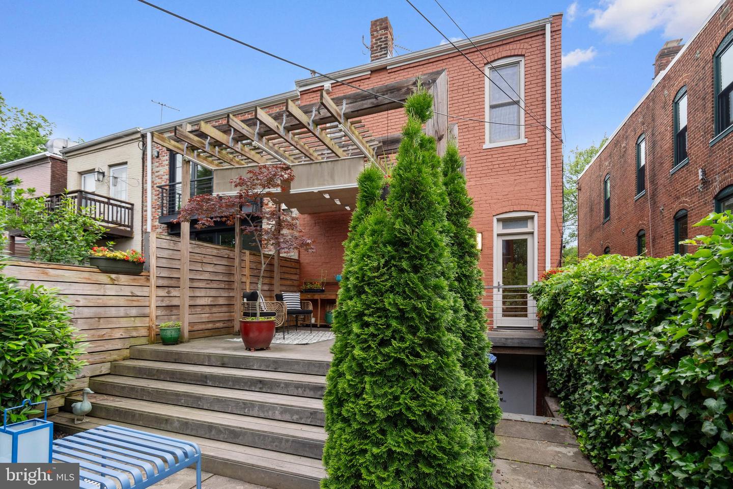 135 13TH ST NE, WASHINGTON, District Of Columbia 20002, 6 Bedrooms Bedrooms, ,5 BathroomsBathrooms,Residential,For sale,135 13TH ST NE,DCDC2202448 MLS # DCDC2202448