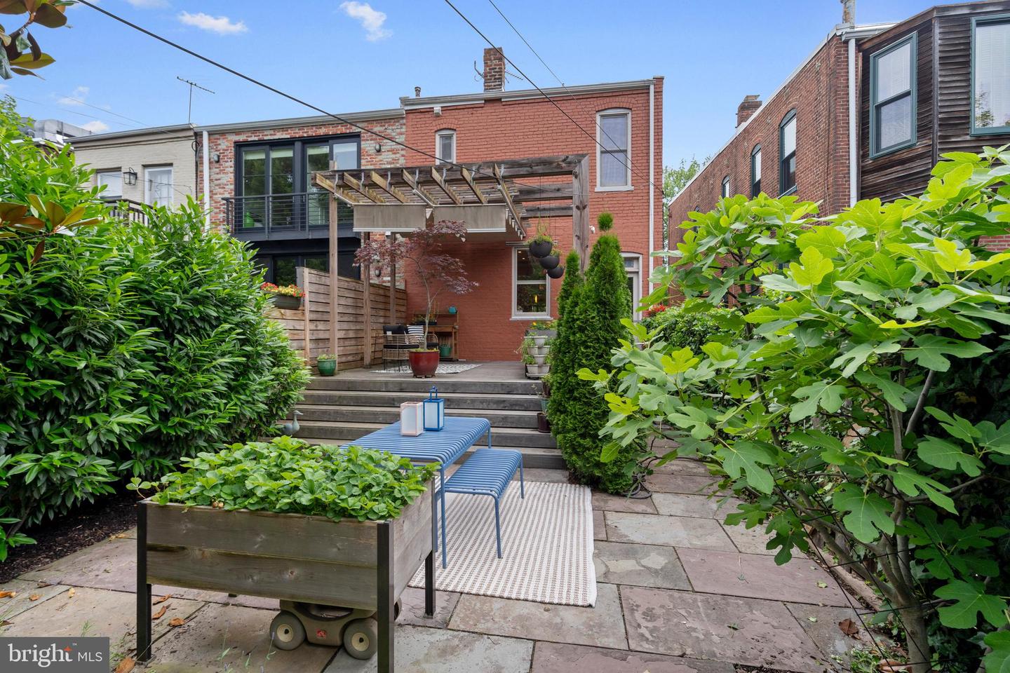 135 13TH ST NE, WASHINGTON, District Of Columbia 20002, 6 Bedrooms Bedrooms, ,5 BathroomsBathrooms,Residential,For sale,135 13TH ST NE,DCDC2202448 MLS # DCDC2202448