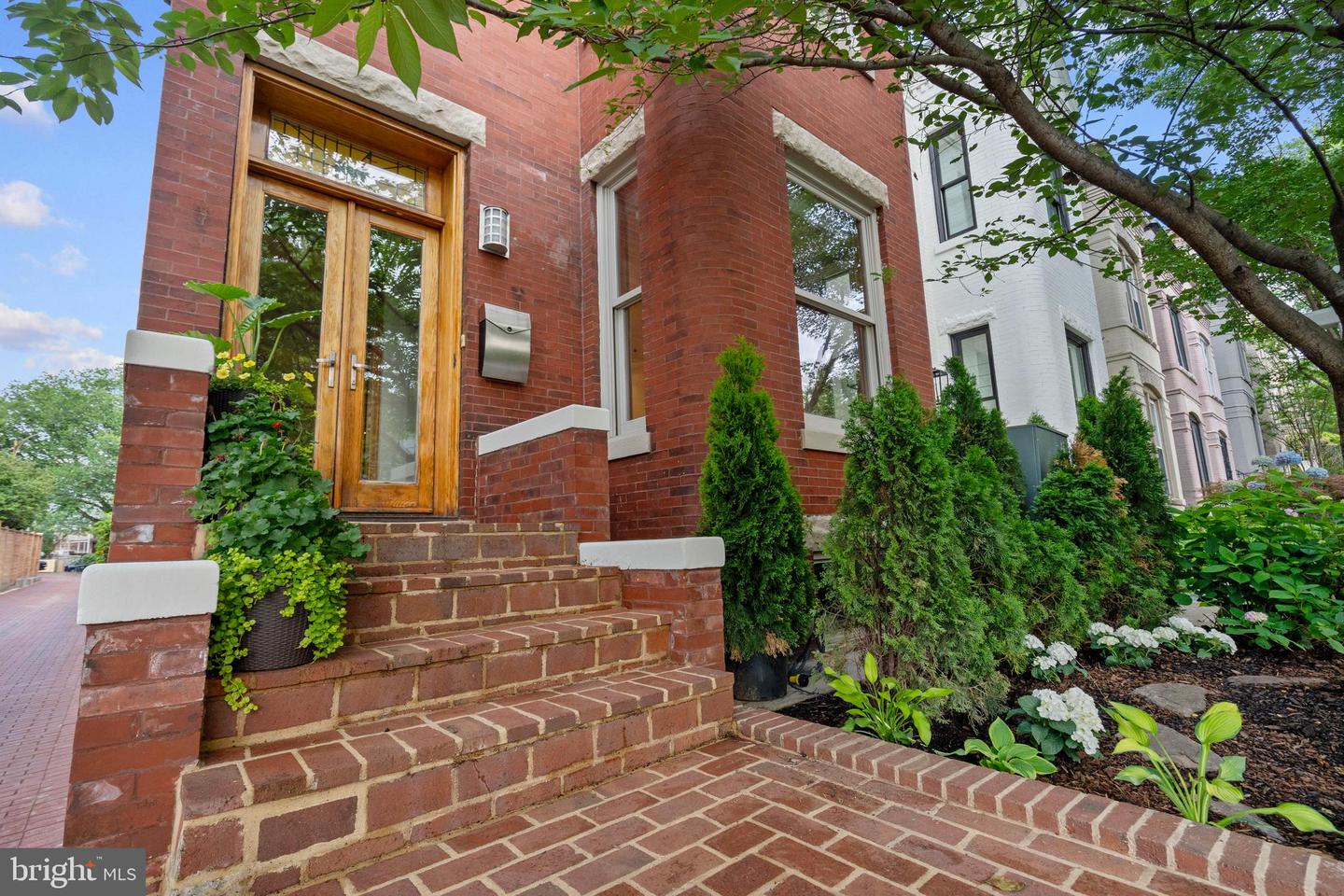 135 13TH ST NE, WASHINGTON, District Of Columbia 20002, 6 Bedrooms Bedrooms, ,5 BathroomsBathrooms,Residential,For sale,135 13TH ST NE,DCDC2202448 MLS # DCDC2202448