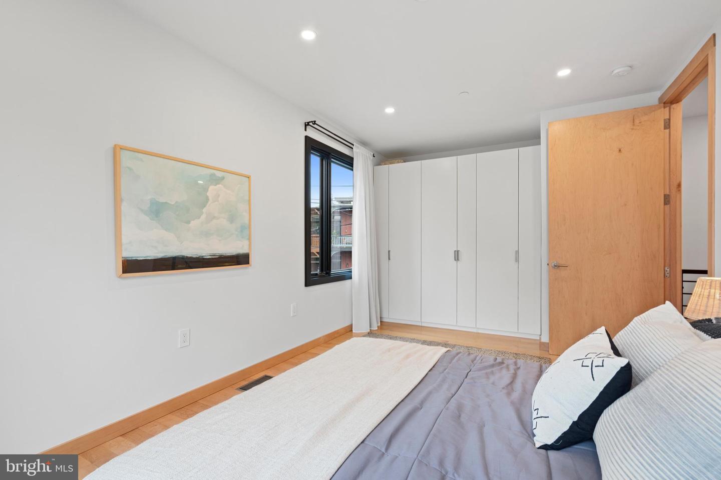 135 13TH ST NE, WASHINGTON, District Of Columbia 20002, 6 Bedrooms Bedrooms, ,5 BathroomsBathrooms,Residential,For sale,135 13TH ST NE,DCDC2202448 MLS # DCDC2202448