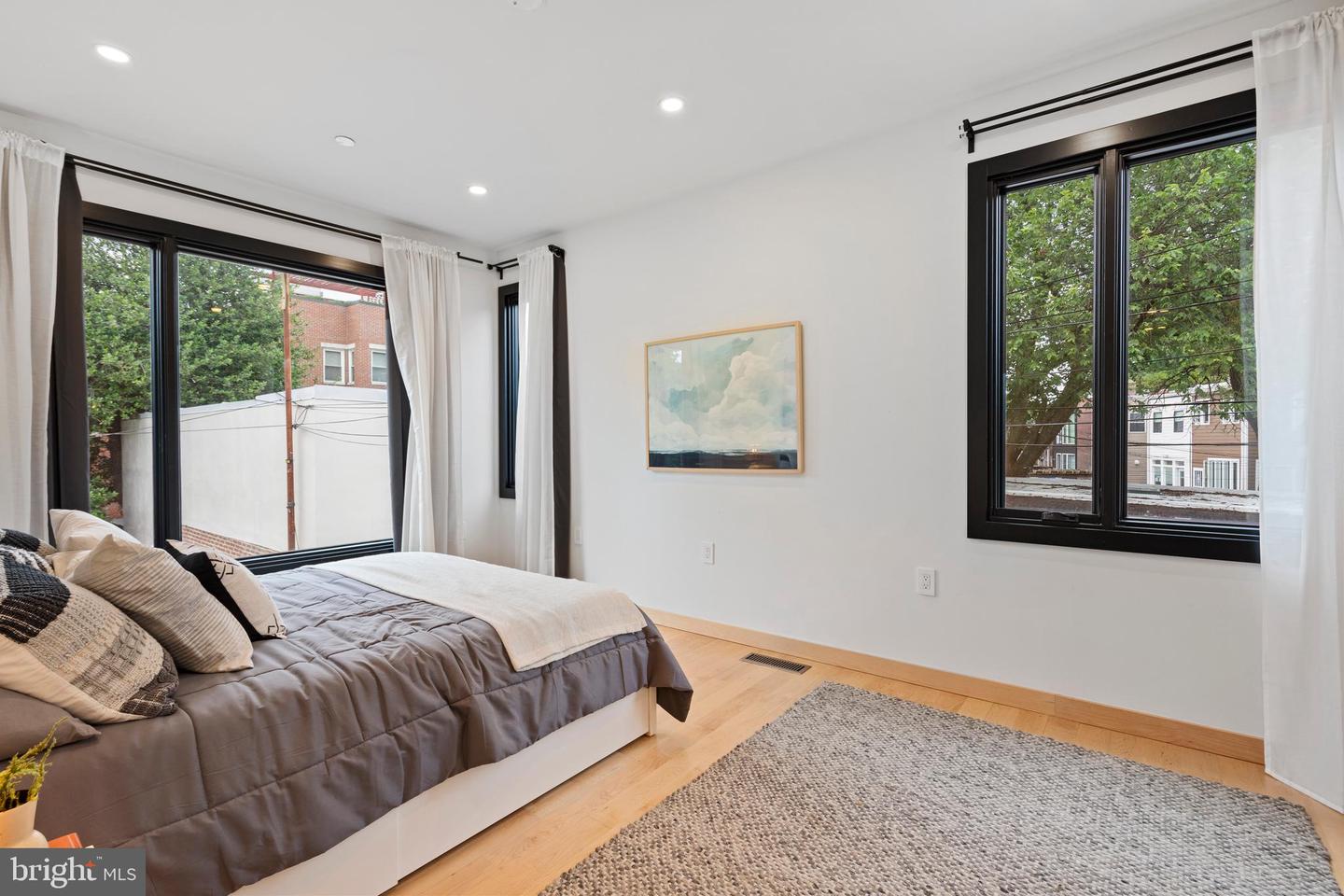 135 13TH ST NE, WASHINGTON, District Of Columbia 20002, 6 Bedrooms Bedrooms, ,5 BathroomsBathrooms,Residential,For sale,135 13TH ST NE,DCDC2202448 MLS # DCDC2202448