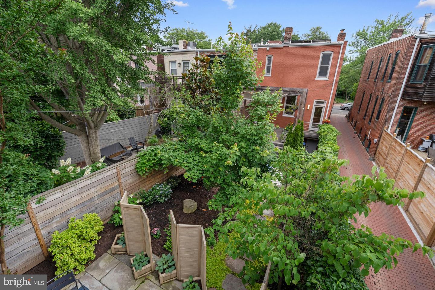 135 13TH ST NE, WASHINGTON, District Of Columbia 20002, 6 Bedrooms Bedrooms, ,5 BathroomsBathrooms,Residential,For sale,135 13TH ST NE,DCDC2202448 MLS # DCDC2202448