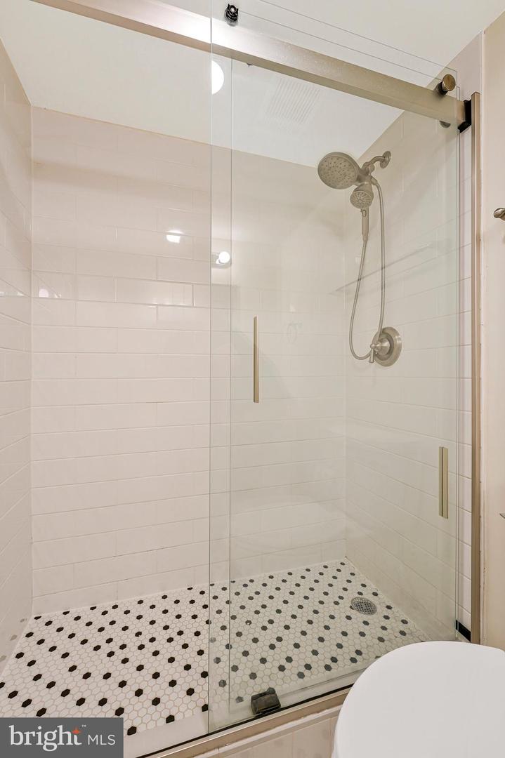 8370 GREENSBORO DR #508, MCLEAN, Virginia 22102, 2 Bedrooms Bedrooms, ,2 BathroomsBathrooms,Residential,For sale,8370 GREENSBORO DR #508,VAFX2243200 MLS # VAFX2243200