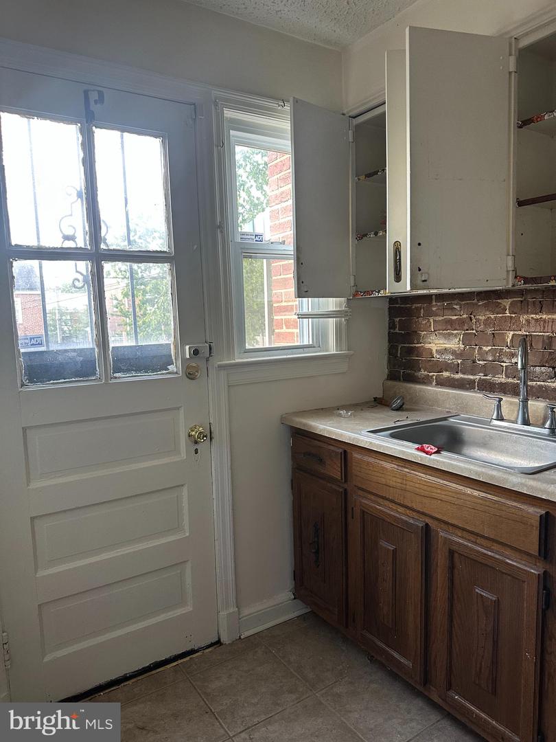 1902 T ST SE, WASHINGTON, District Of Columbia 20020, 3 Bedrooms Bedrooms, ,1 BathroomBathrooms,Residential,For sale,1902 T ST SE,DCDC2202458 MLS # DCDC2202458