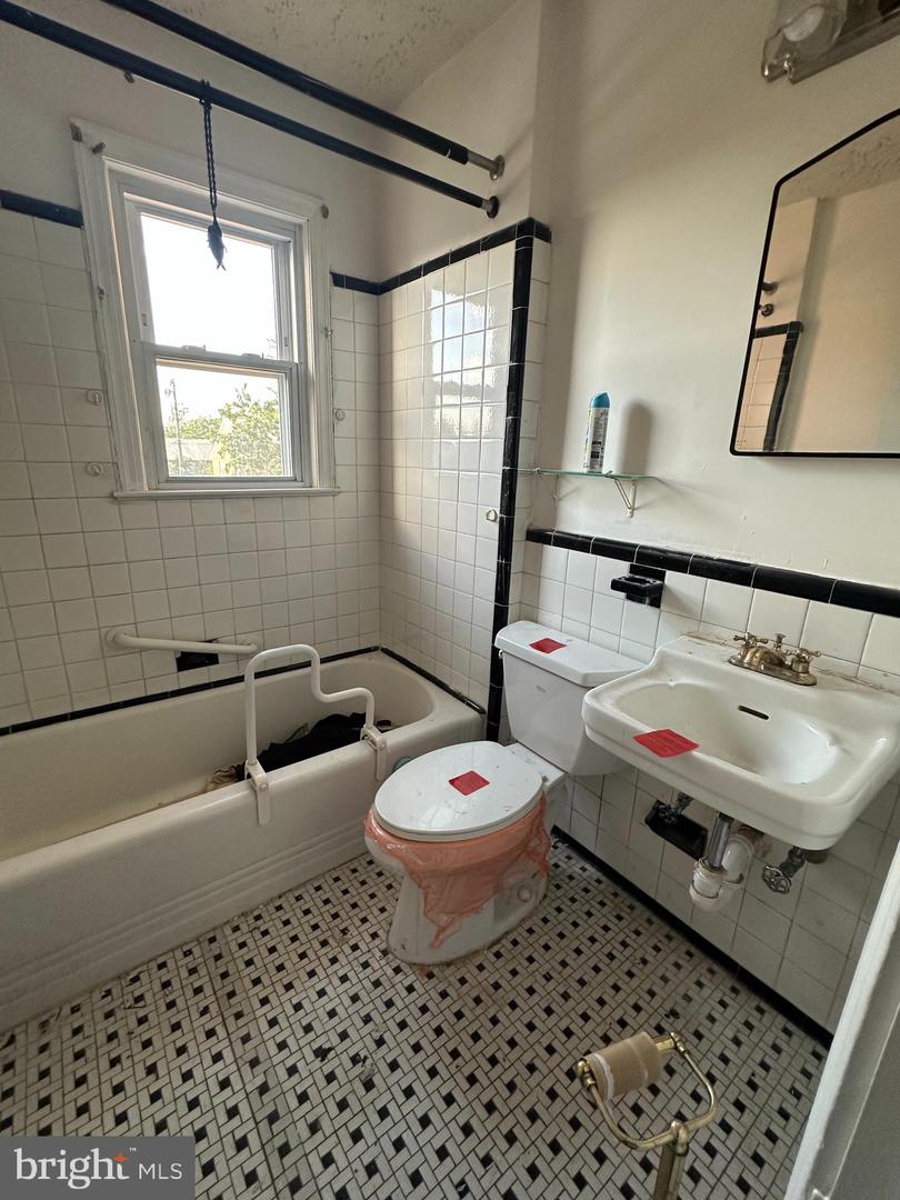 1902 T ST SE, WASHINGTON, District Of Columbia 20020, 3 Bedrooms Bedrooms, ,1 BathroomBathrooms,Residential,For sale,1902 T ST SE,DCDC2202458 MLS # DCDC2202458