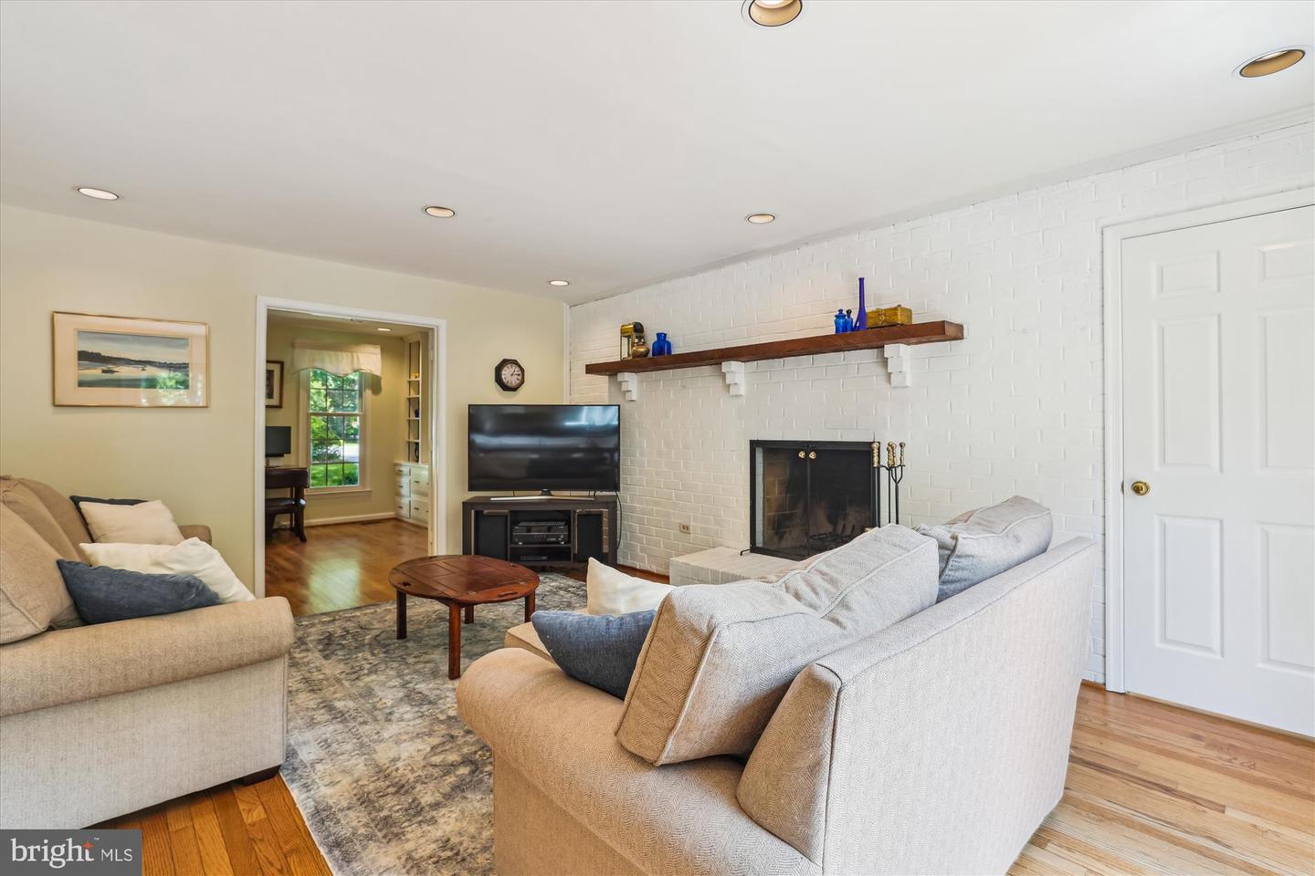 10127 HILLINGTON CT, VIENNA, Virginia 22182, 5 Bedrooms Bedrooms, ,3 BathroomsBathrooms,Residential,For sale,10127 HILLINGTON CT,VAFX2243472 MLS # VAFX2243472