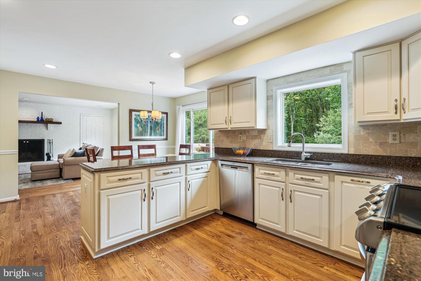 10127 HILLINGTON CT, VIENNA, Virginia 22182, 5 Bedrooms Bedrooms, ,3 BathroomsBathrooms,Residential,For sale,10127 HILLINGTON CT,VAFX2243472 MLS # VAFX2243472
