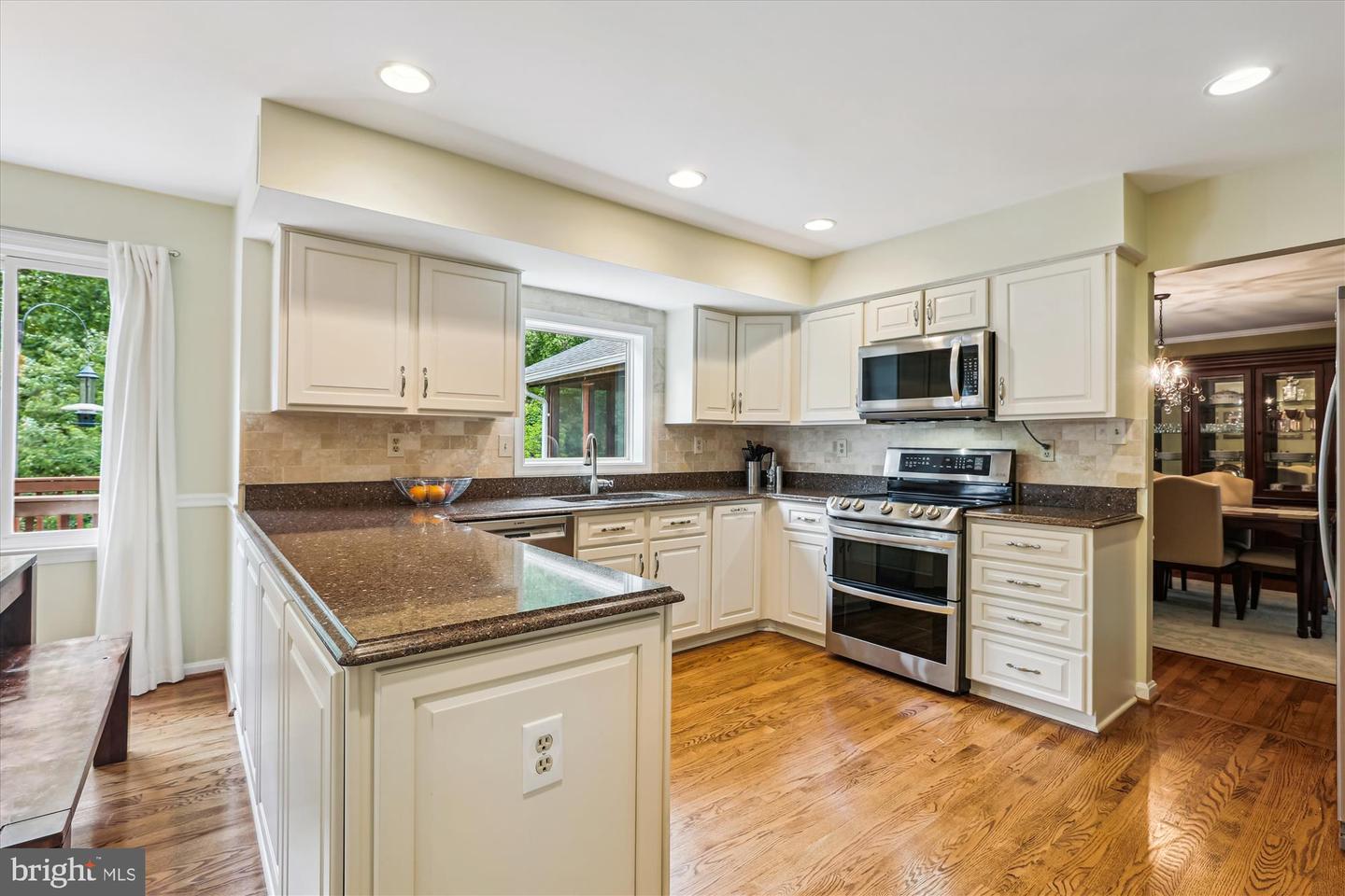 10127 HILLINGTON CT, VIENNA, Virginia 22182, 5 Bedrooms Bedrooms, ,3 BathroomsBathrooms,Residential,For sale,10127 HILLINGTON CT,VAFX2243472 MLS # VAFX2243472