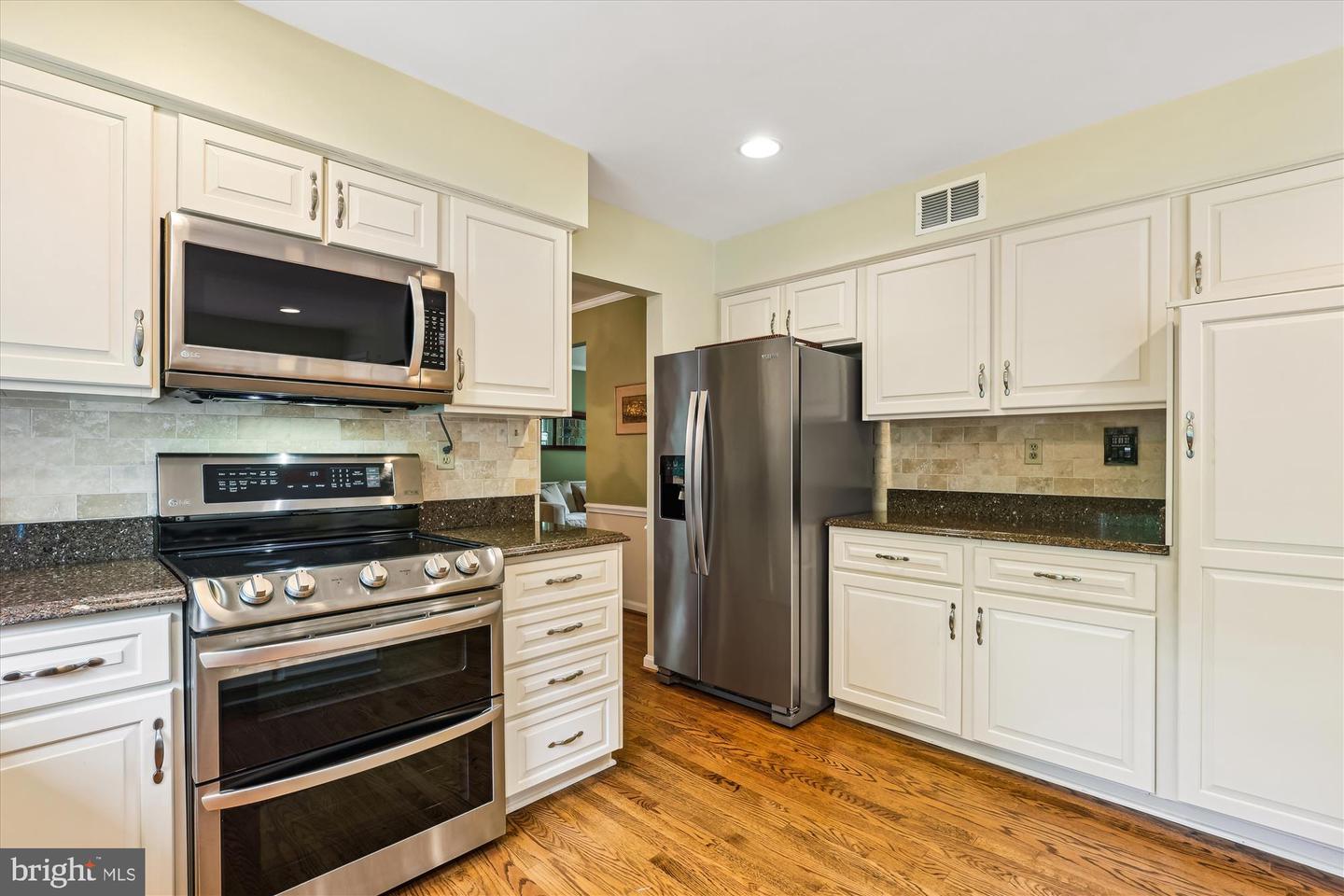 10127 HILLINGTON CT, VIENNA, Virginia 22182, 5 Bedrooms Bedrooms, ,3 BathroomsBathrooms,Residential,For sale,10127 HILLINGTON CT,VAFX2243472 MLS # VAFX2243472