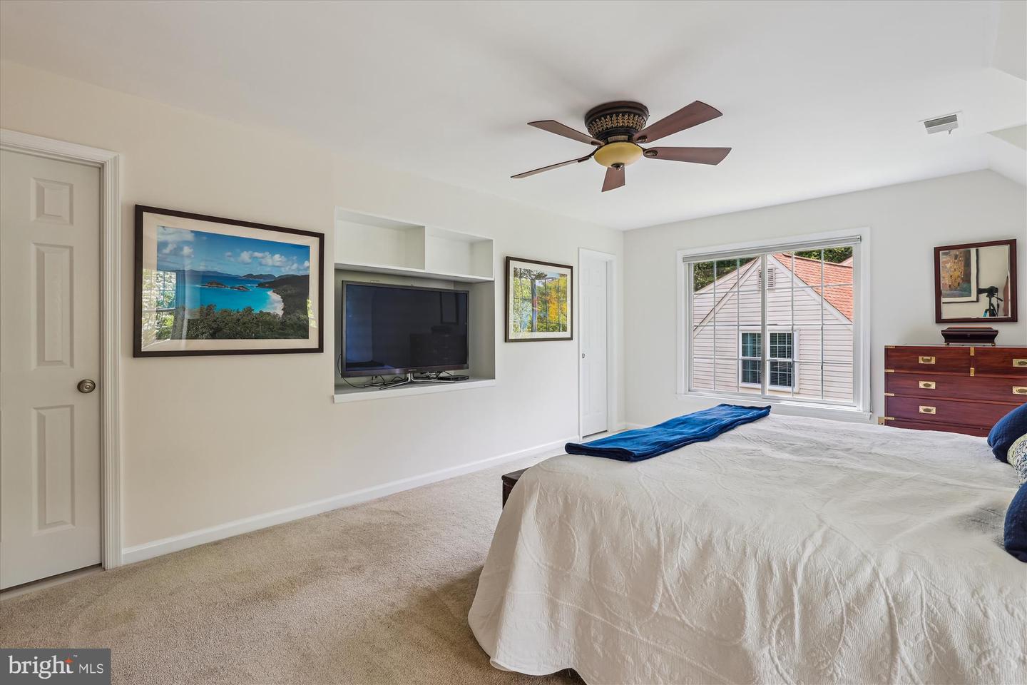 10127 HILLINGTON CT, VIENNA, Virginia 22182, 5 Bedrooms Bedrooms, ,3 BathroomsBathrooms,Residential,For sale,10127 HILLINGTON CT,VAFX2243472 MLS # VAFX2243472