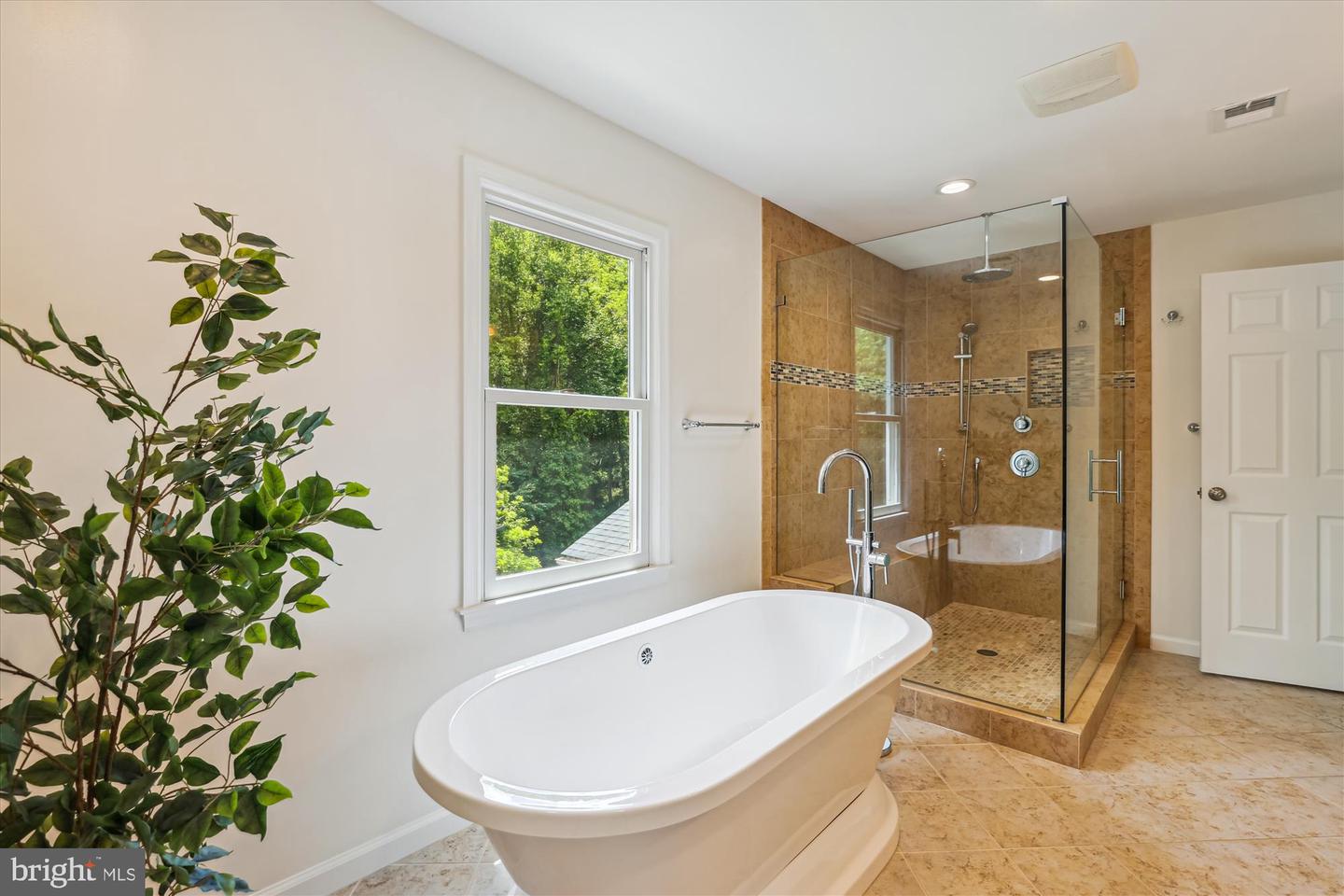 10127 HILLINGTON CT, VIENNA, Virginia 22182, 5 Bedrooms Bedrooms, ,3 BathroomsBathrooms,Residential,For sale,10127 HILLINGTON CT,VAFX2243472 MLS # VAFX2243472