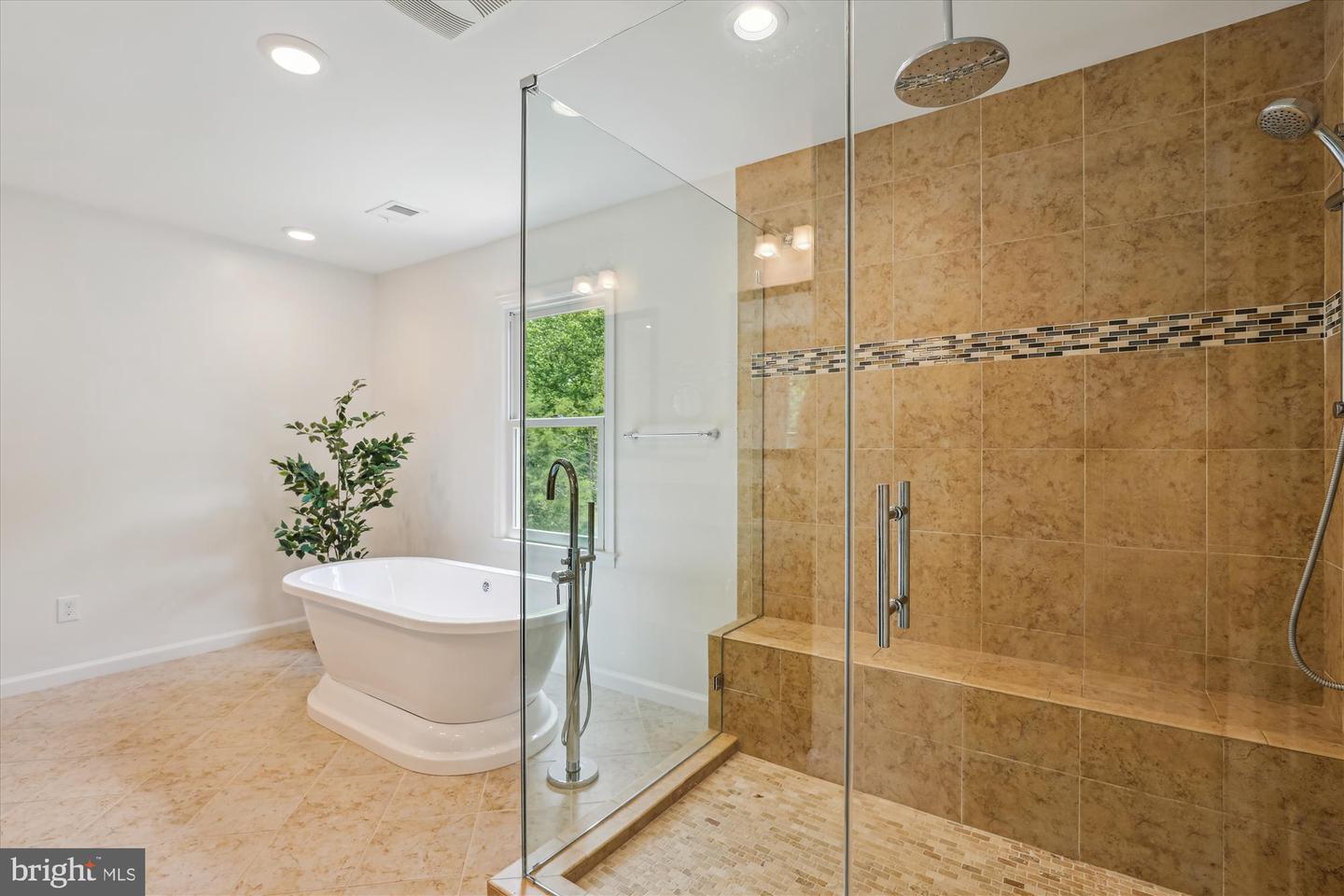 10127 HILLINGTON CT, VIENNA, Virginia 22182, 5 Bedrooms Bedrooms, ,3 BathroomsBathrooms,Residential,For sale,10127 HILLINGTON CT,VAFX2243472 MLS # VAFX2243472