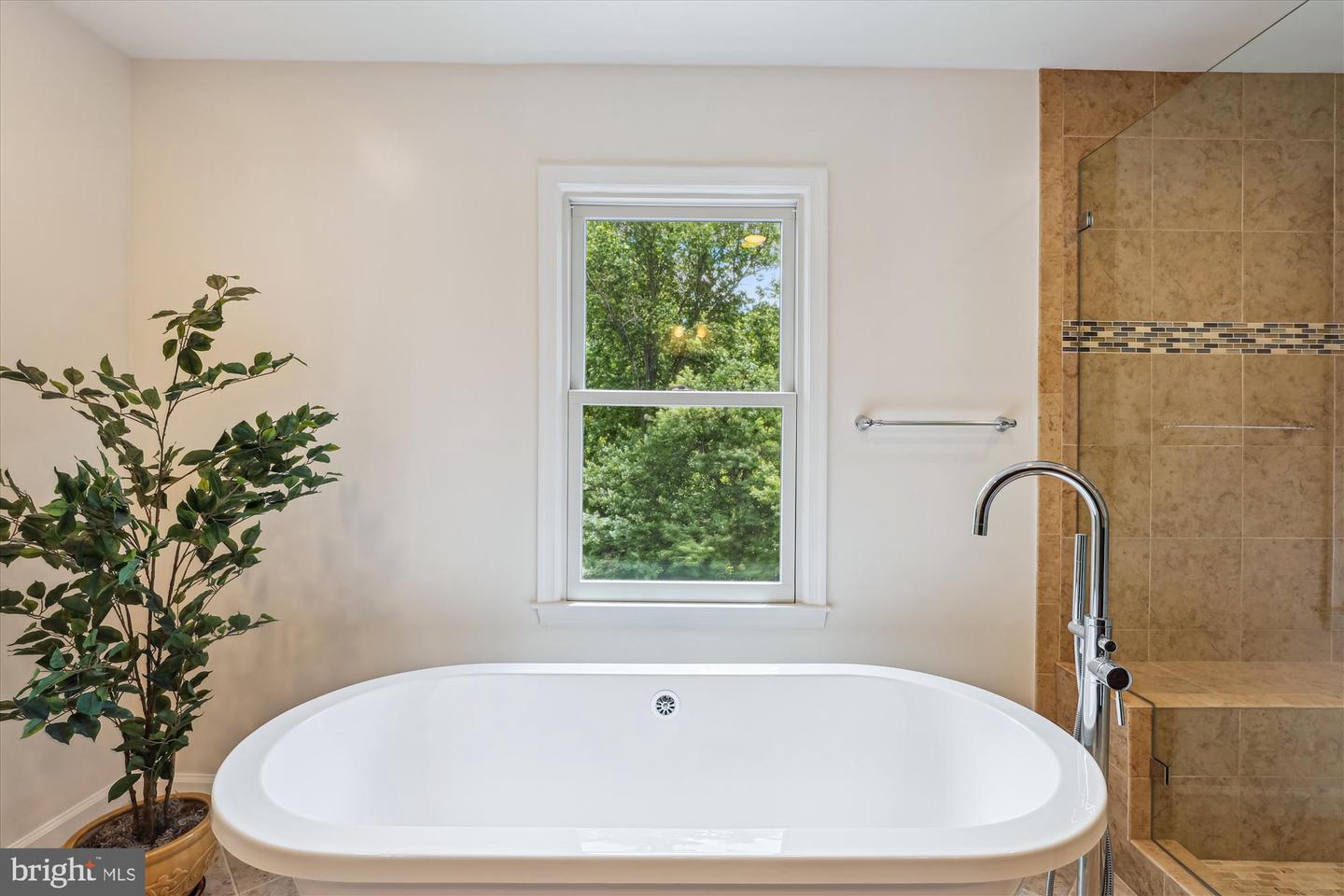 10127 HILLINGTON CT, VIENNA, Virginia 22182, 5 Bedrooms Bedrooms, ,3 BathroomsBathrooms,Residential,For sale,10127 HILLINGTON CT,VAFX2243472 MLS # VAFX2243472