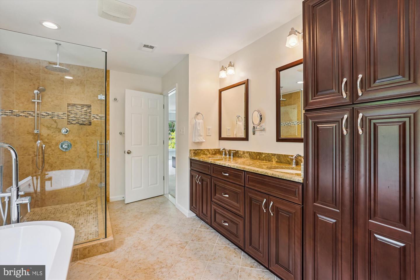 10127 HILLINGTON CT, VIENNA, Virginia 22182, 5 Bedrooms Bedrooms, ,3 BathroomsBathrooms,Residential,For sale,10127 HILLINGTON CT,VAFX2243472 MLS # VAFX2243472