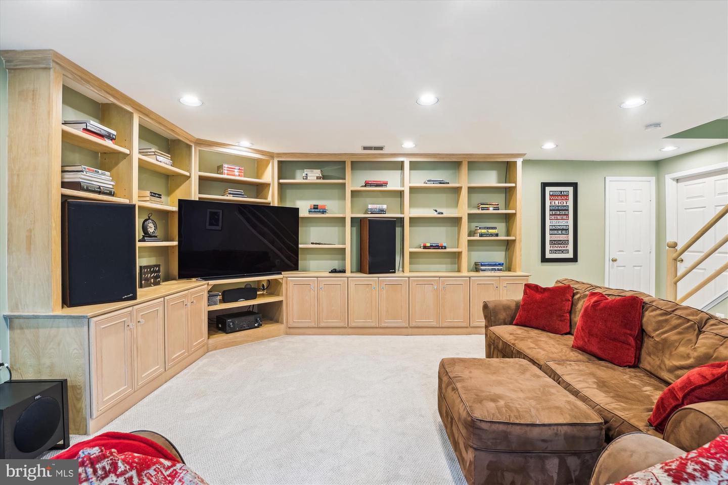 10127 HILLINGTON CT, VIENNA, Virginia 22182, 5 Bedrooms Bedrooms, ,3 BathroomsBathrooms,Residential,For sale,10127 HILLINGTON CT,VAFX2243472 MLS # VAFX2243472