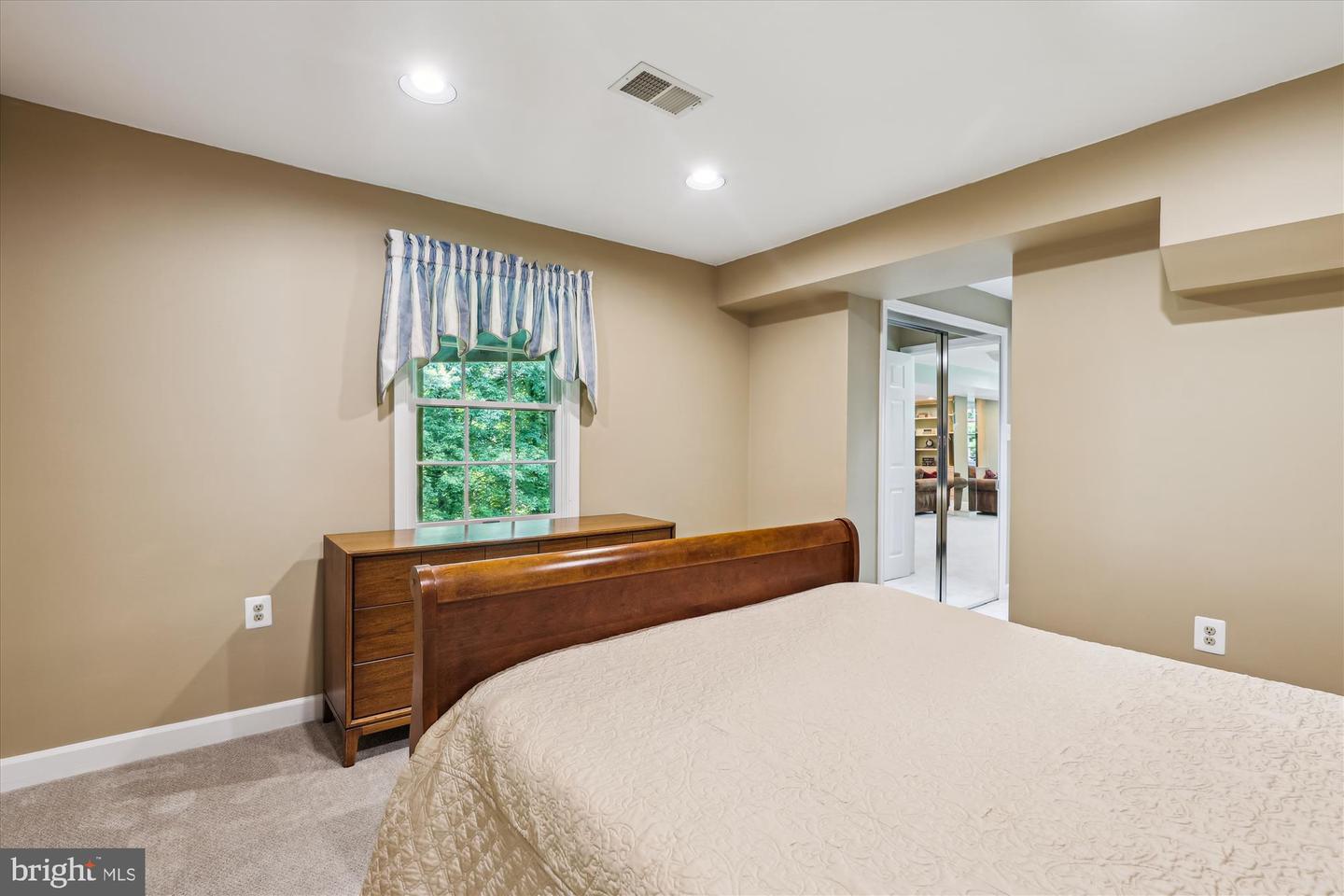 10127 HILLINGTON CT, VIENNA, Virginia 22182, 5 Bedrooms Bedrooms, ,3 BathroomsBathrooms,Residential,For sale,10127 HILLINGTON CT,VAFX2243472 MLS # VAFX2243472