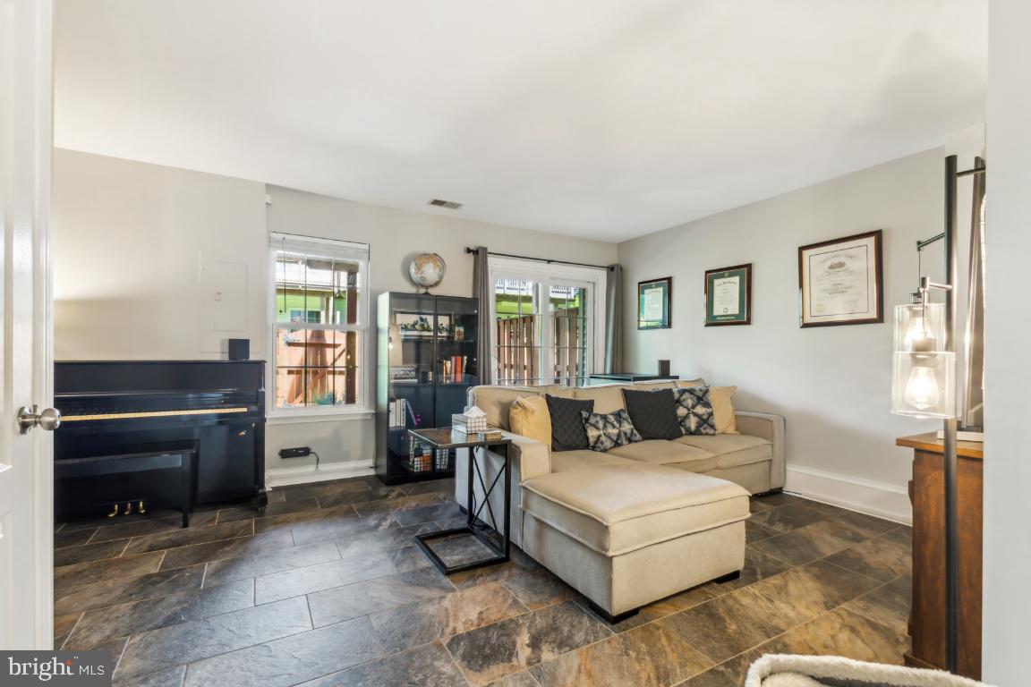 13512 TURQUOISE LN, HERNDON, Virginia 20170, 3 Bedrooms Bedrooms, ,2 BathroomsBathrooms,Residential,For sale,13512 TURQUOISE LN,VAFX2243390 MLS # VAFX2243390