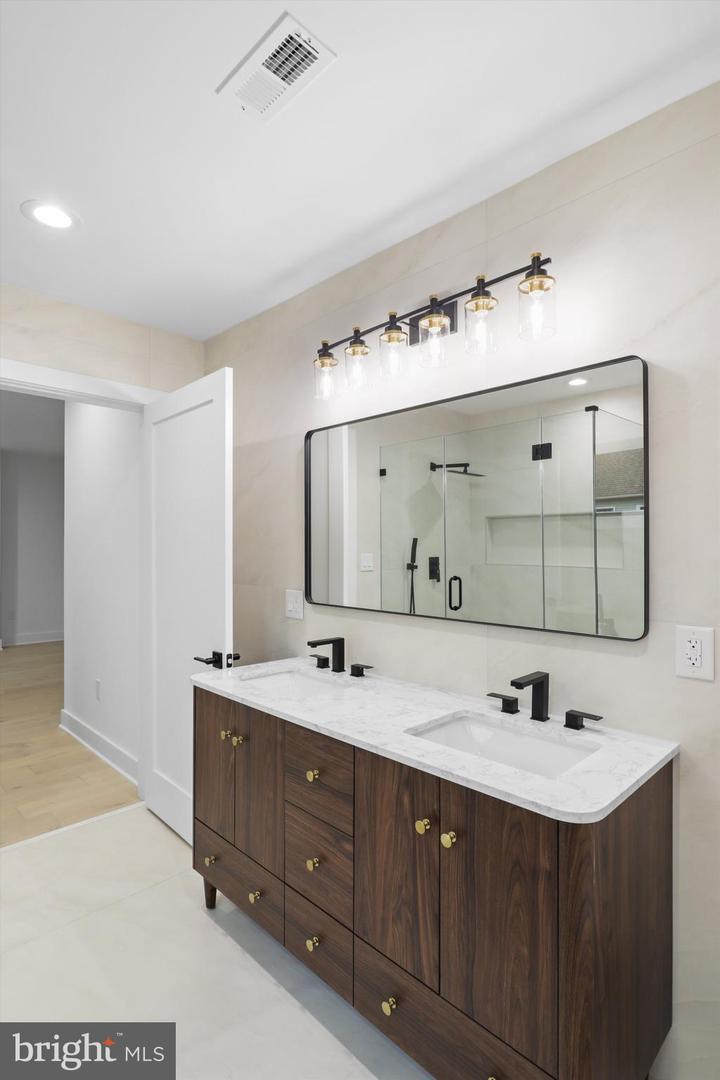 2007 S JOYCE ST, ARLINGTON, Virginia 22202, 5 Bedrooms Bedrooms, ,5 BathroomsBathrooms,Residential,For sale,2007 S JOYCE ST,VAAR2058252 MLS # VAAR2058252