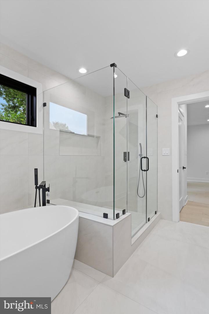 2007 S JOYCE ST, ARLINGTON, Virginia 22202, 5 Bedrooms Bedrooms, ,5 BathroomsBathrooms,Residential,For sale,2007 S JOYCE ST,VAAR2058252 MLS # VAAR2058252