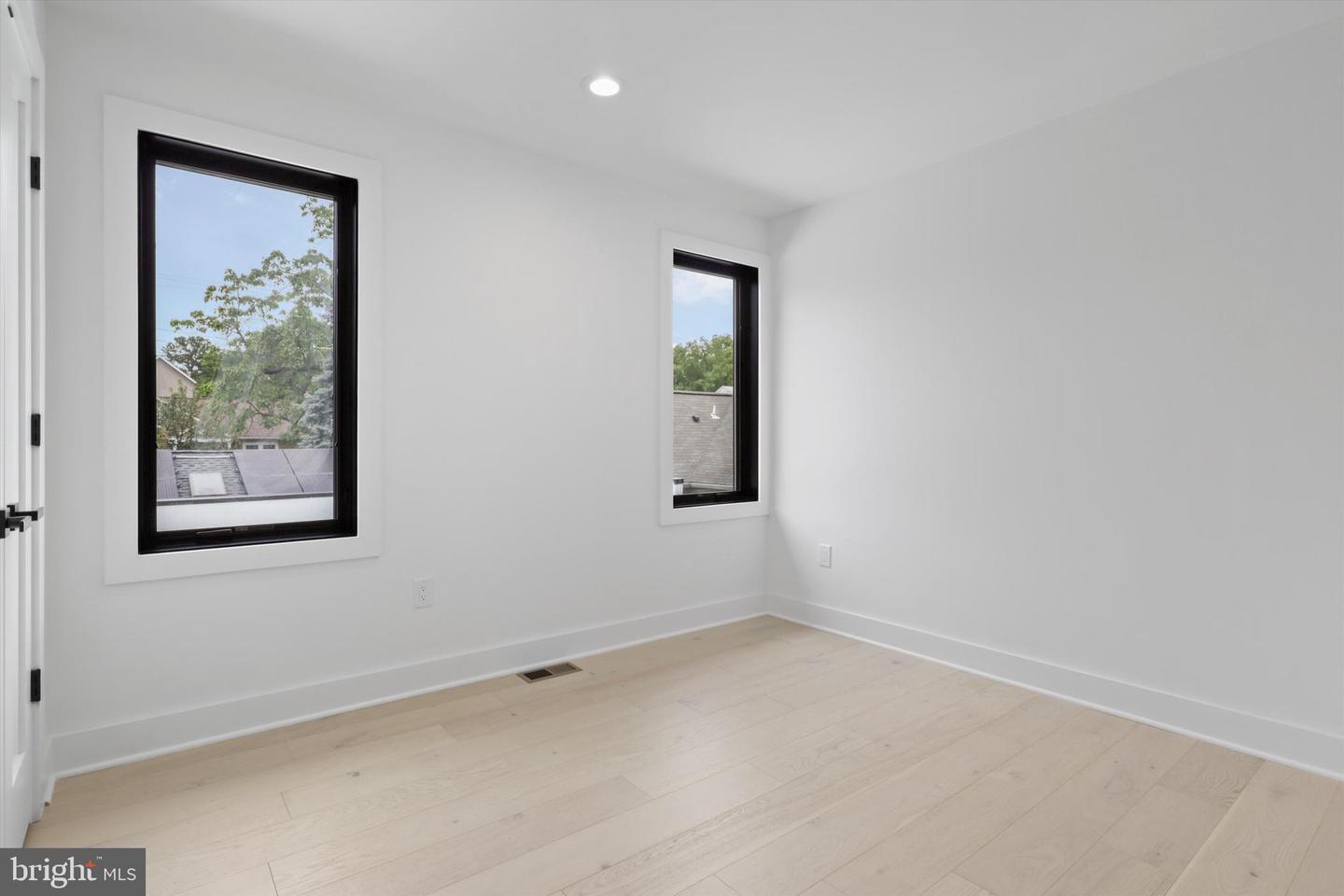 2007 S JOYCE ST, ARLINGTON, Virginia 22202, 5 Bedrooms Bedrooms, ,5 BathroomsBathrooms,Residential,For sale,2007 S JOYCE ST,VAAR2058252 MLS # VAAR2058252