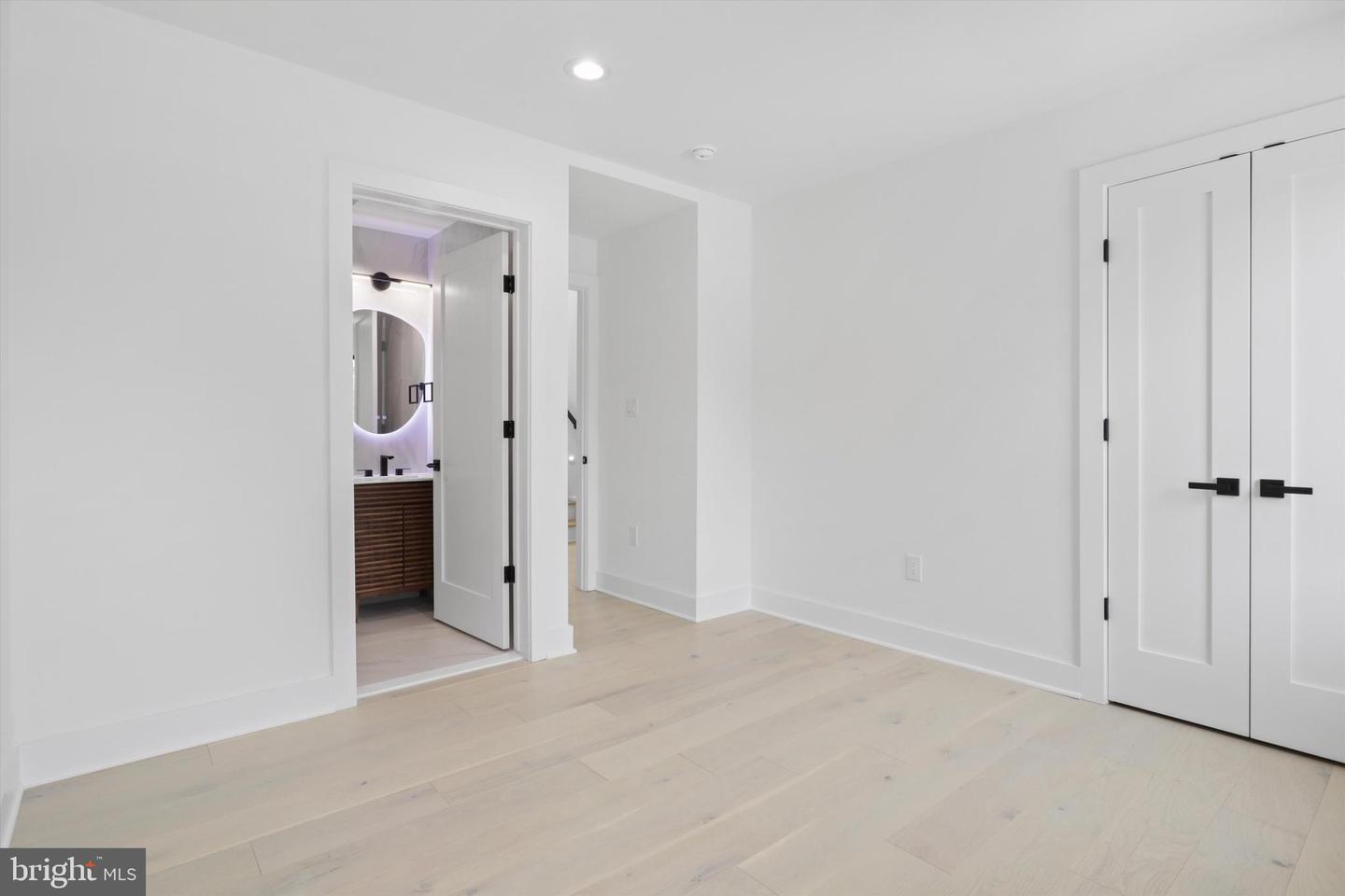 2007 S JOYCE ST, ARLINGTON, Virginia 22202, 5 Bedrooms Bedrooms, ,5 BathroomsBathrooms,Residential,For sale,2007 S JOYCE ST,VAAR2058252 MLS # VAAR2058252