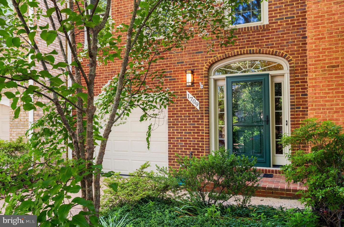 1709 DOGWOOD DR, ALEXANDRIA, Virginia 22302, 3 Bedrooms Bedrooms, ,2 BathroomsBathrooms,Residential,For sale,1709 DOGWOOD DR,VAAX2045754 MLS # VAAX2045754
