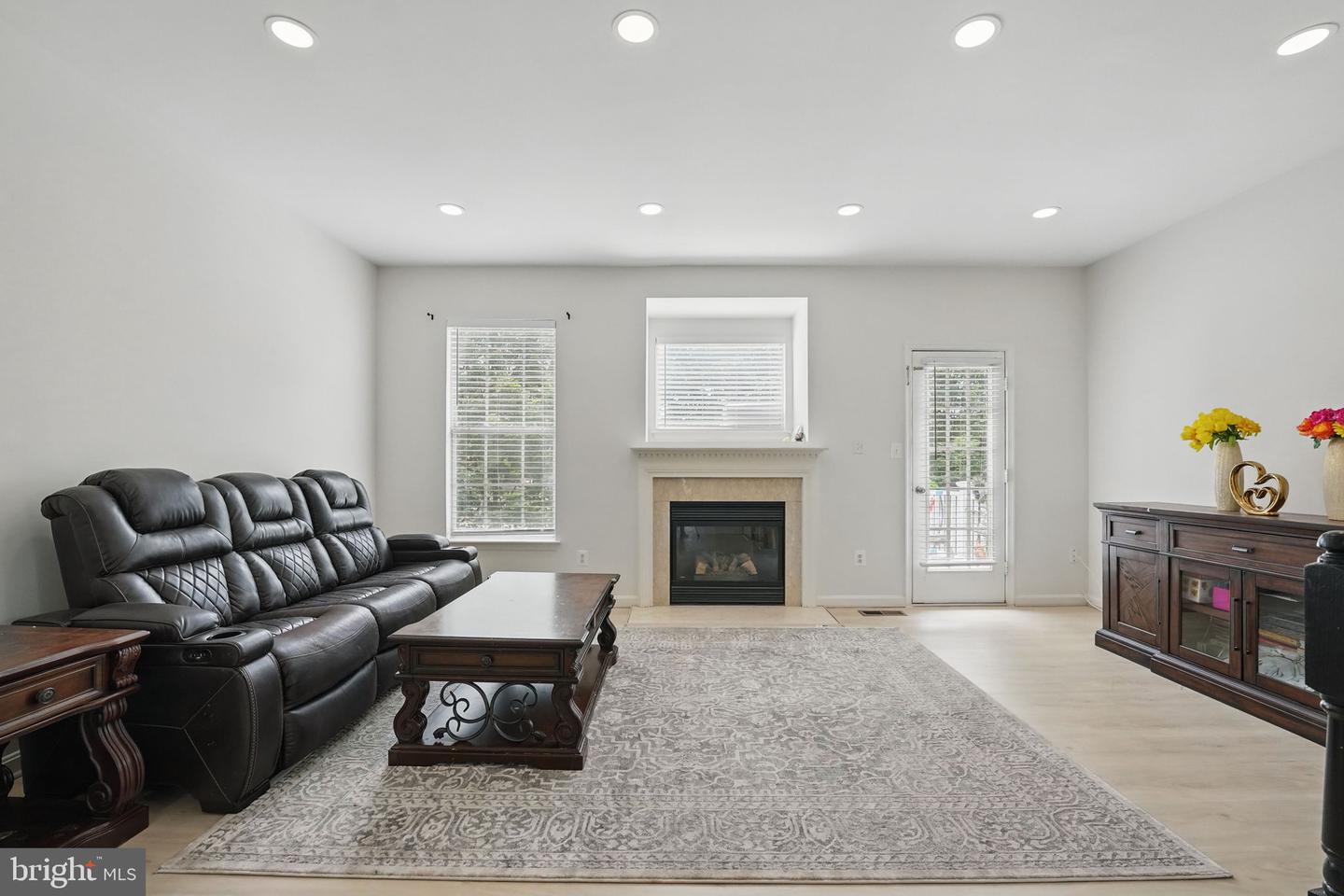 21748 KINGS CROSSING TER, ASHBURN, Virginia 20147, 3 Bedrooms Bedrooms, ,2 BathroomsBathrooms,Residential,For sale,21748 KINGS CROSSING TER,VALO2097906 MLS # VALO2097906