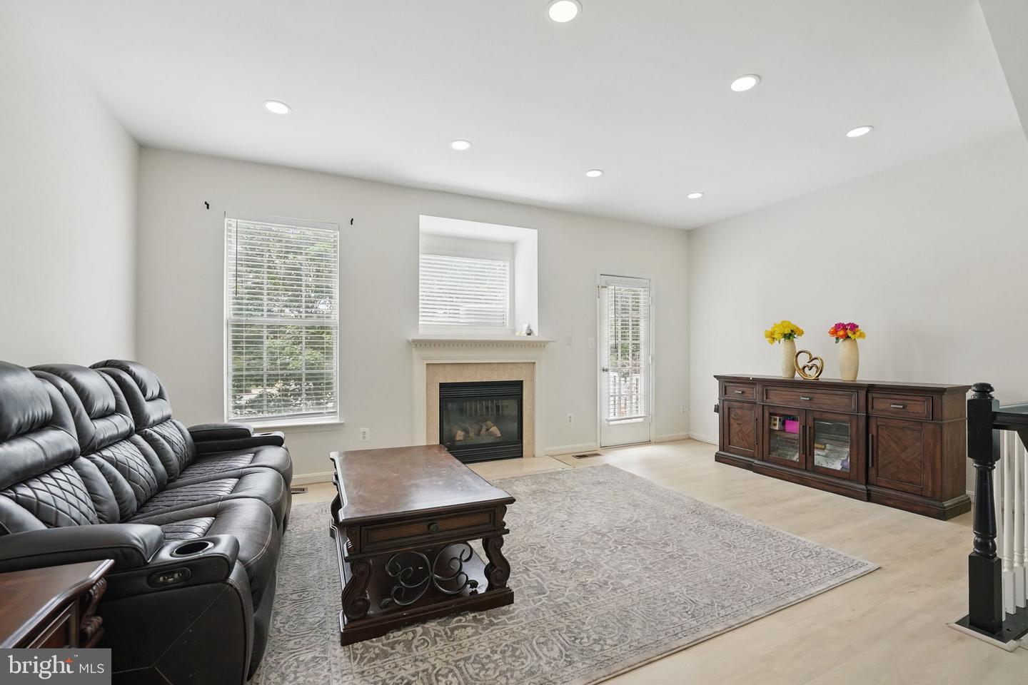 21748 KINGS CROSSING TER, ASHBURN, Virginia 20147, 3 Bedrooms Bedrooms, ,2 BathroomsBathrooms,Residential,For sale,21748 KINGS CROSSING TER,VALO2097906 MLS # VALO2097906