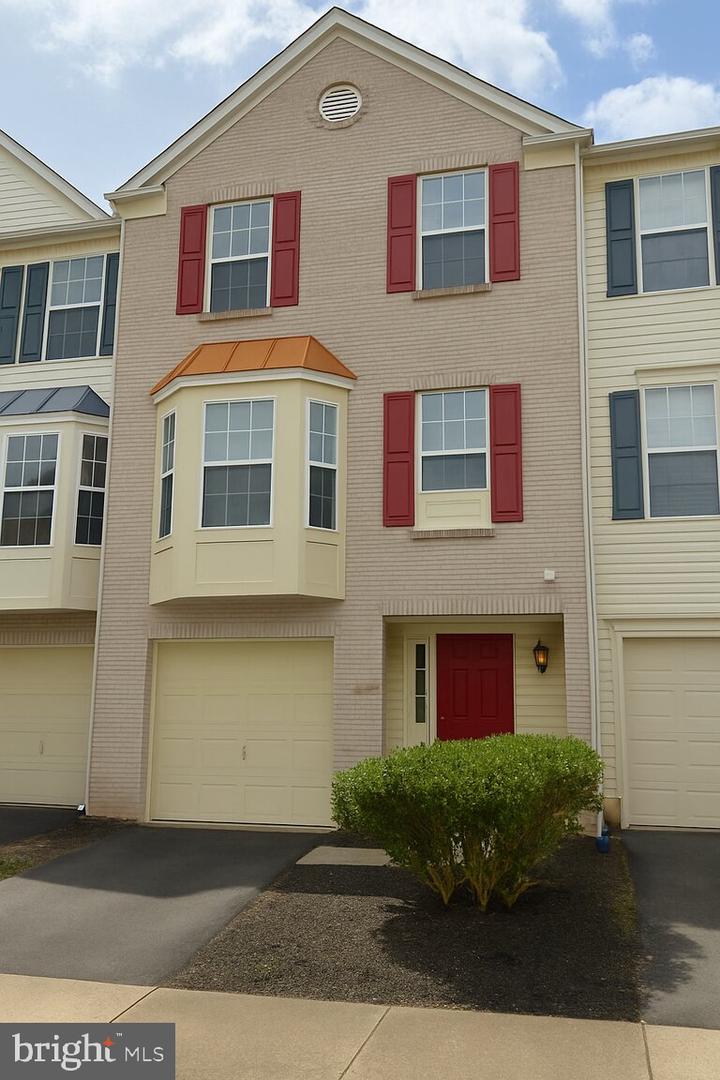 21748 KINGS CROSSING TER, ASHBURN, Virginia 20147, 3 Bedrooms Bedrooms, ,2 BathroomsBathrooms,Residential,For sale,21748 KINGS CROSSING TER,VALO2097906 MLS # VALO2097906