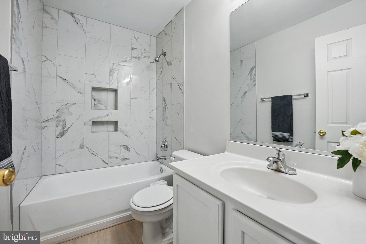 21748 KINGS CROSSING TER, ASHBURN, Virginia 20147, 3 Bedrooms Bedrooms, ,2 BathroomsBathrooms,Residential,For sale,21748 KINGS CROSSING TER,VALO2097906 MLS # VALO2097906