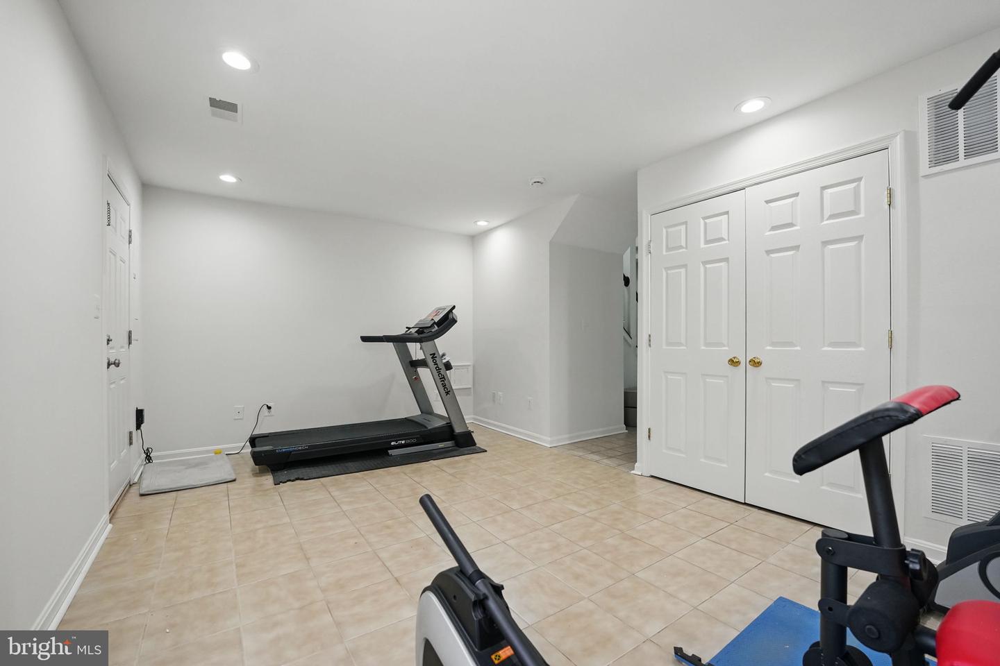 21748 KINGS CROSSING TER, ASHBURN, Virginia 20147, 3 Bedrooms Bedrooms, ,2 BathroomsBathrooms,Residential,For sale,21748 KINGS CROSSING TER,VALO2097906 MLS # VALO2097906
