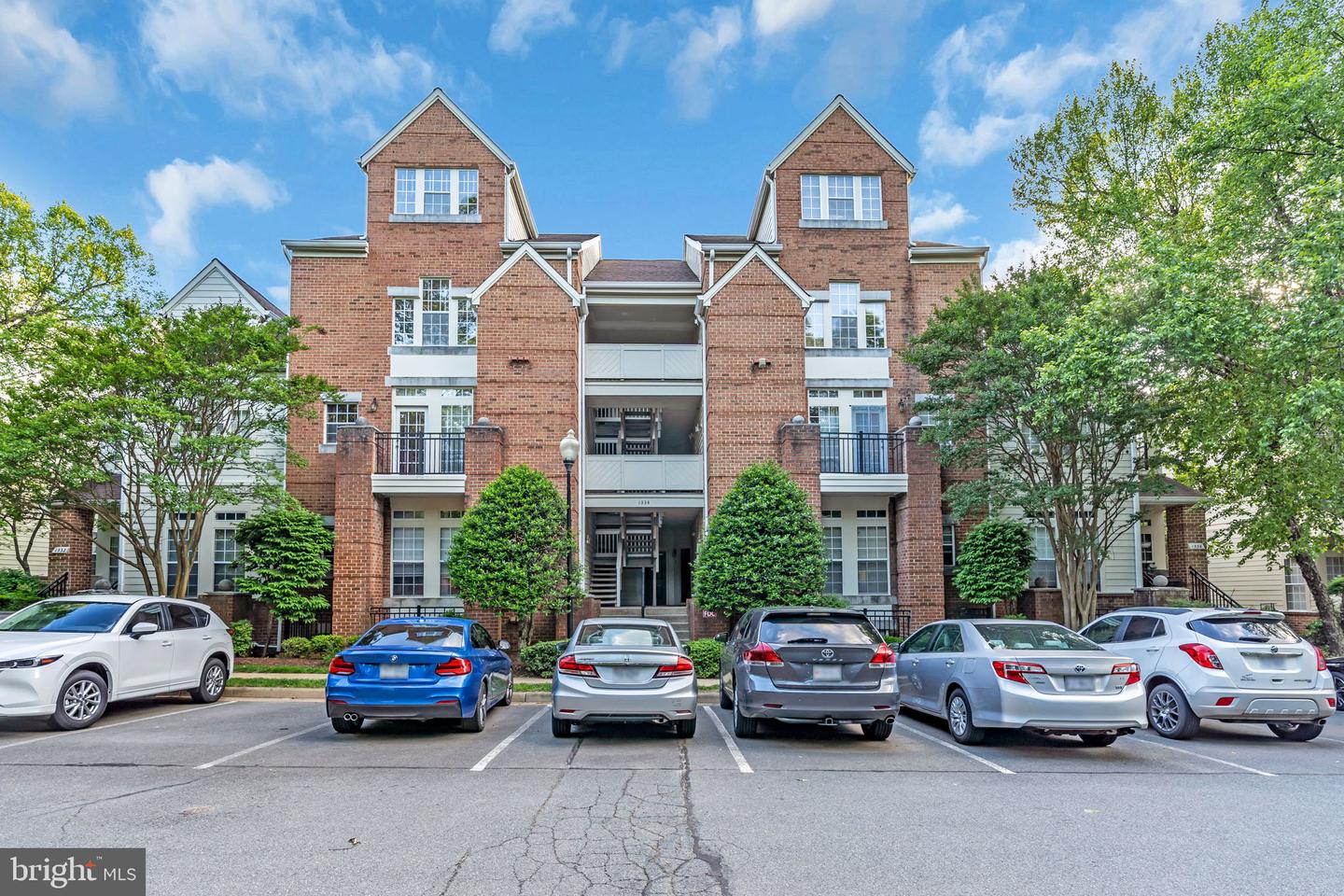 1334 GARDEN WALL CIR #407, RESTON, Virginia 20194, 2 Bedrooms Bedrooms, ,2 BathroomsBathrooms,Residential,For sale,1334 GARDEN WALL CIR #407,VAFX2243458 MLS # VAFX2243458