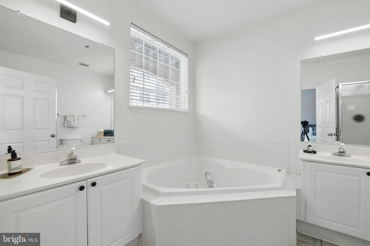 2700 BELLFOREST CT #104, VIENNA, Virginia 22180, 3 Bedrooms Bedrooms, ,2 BathroomsBathrooms,Residential,For sale,2700 BELLFOREST CT #104,VAFX2243528 MLS # VAFX2243528