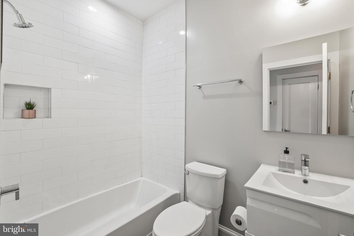 2221 M ST NE #PH1, WASHINGTON, District Of Columbia 20002, 2 Bedrooms Bedrooms, ,2 BathroomsBathrooms,Residential,For sale,2221 M ST NE #PH1,DCDC2202642 MLS # DCDC2202642