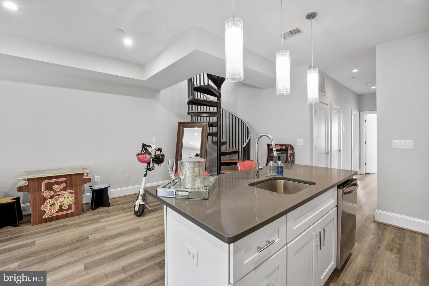 2221 M ST NE #PH1, WASHINGTON, District Of Columbia 20002, 2 Bedrooms Bedrooms, ,2 BathroomsBathrooms,Residential,For sale,2221 M ST NE #PH1,DCDC2202642 MLS # DCDC2202642