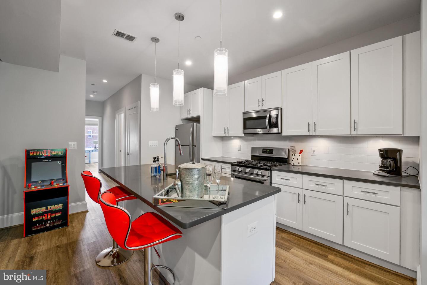 2221 M ST NE #PH1, WASHINGTON, District Of Columbia 20002, 2 Bedrooms Bedrooms, ,2 BathroomsBathrooms,Residential,For sale,2221 M ST NE #PH1,DCDC2202642 MLS # DCDC2202642