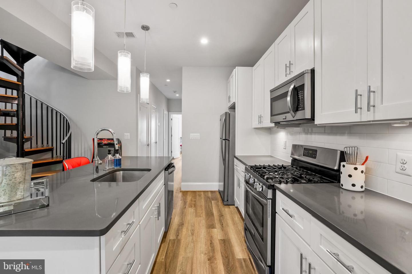 2221 M ST NE #PH1, WASHINGTON, District Of Columbia 20002, 2 Bedrooms Bedrooms, ,2 BathroomsBathrooms,Residential,For sale,2221 M ST NE #PH1,DCDC2202642 MLS # DCDC2202642