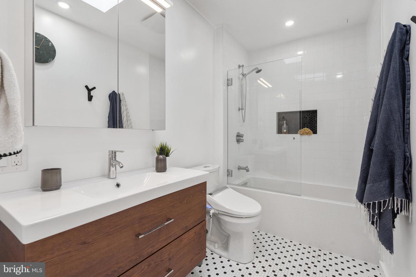 2426 4TH ST NE, WASHINGTON, District Of Columbia 20002, 2 Bedrooms Bedrooms, ,2 BathroomsBathrooms,Residential,For sale,2426 4TH ST NE,DCDC2202754 MLS # DCDC2202754
