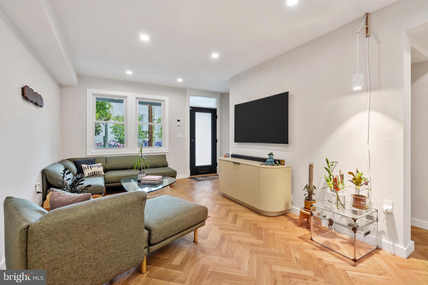 2426 4TH ST NE, WASHINGTON, District Of Columbia 20002, 2 Bedrooms Bedrooms, ,2 BathroomsBathrooms,Residential,For sale,2426 4TH ST NE,DCDC2202754 MLS # DCDC2202754