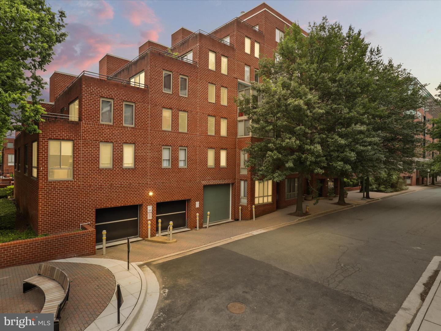 1045 N UTAH ST #2-404, ARLINGTON, Virginia 22201, 1 Bedroom Bedrooms, ,1 BathroomBathrooms,Residential,For sale,1045 N UTAH ST #2-404,VAAR2058280 MLS # VAAR2058280
