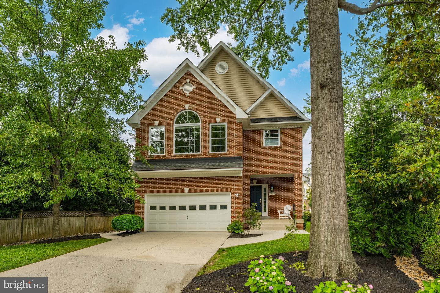 2425 N DICKERSON ST N, ARLINGTON, Virginia 22207, 4 Bedrooms Bedrooms, ,4 BathroomsBathrooms,Residential,For sale,2425 N DICKERSON ST N,VAAR2058284 MLS # VAAR2058284