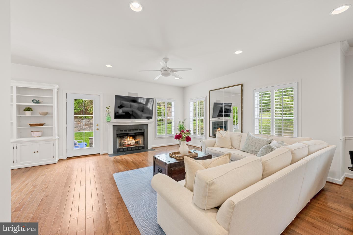 2425 N DICKERSON ST N, ARLINGTON, Virginia 22207, 4 Bedrooms Bedrooms, ,4 BathroomsBathrooms,Residential,For sale,2425 N DICKERSON ST N,VAAR2058284 MLS # VAAR2058284