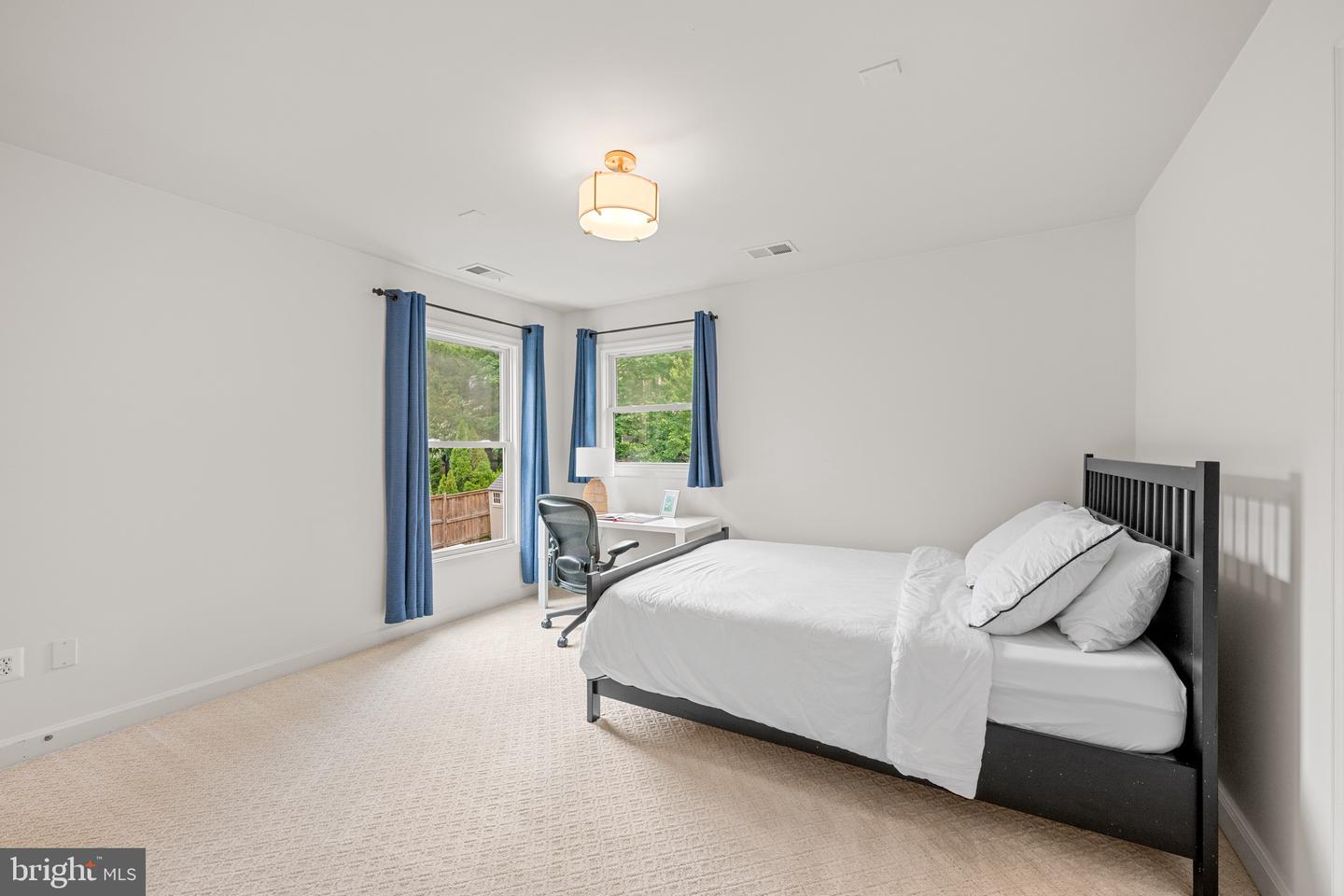 2425 N DICKERSON ST N, ARLINGTON, Virginia 22207, 4 Bedrooms Bedrooms, ,4 BathroomsBathrooms,Residential,For sale,2425 N DICKERSON ST N,VAAR2058284 MLS # VAAR2058284
