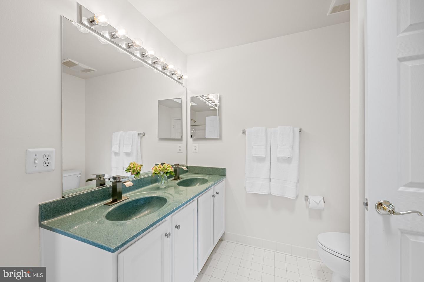 2425 N DICKERSON ST N, ARLINGTON, Virginia 22207, 4 Bedrooms Bedrooms, ,4 BathroomsBathrooms,Residential,For sale,2425 N DICKERSON ST N,VAAR2058284 MLS # VAAR2058284